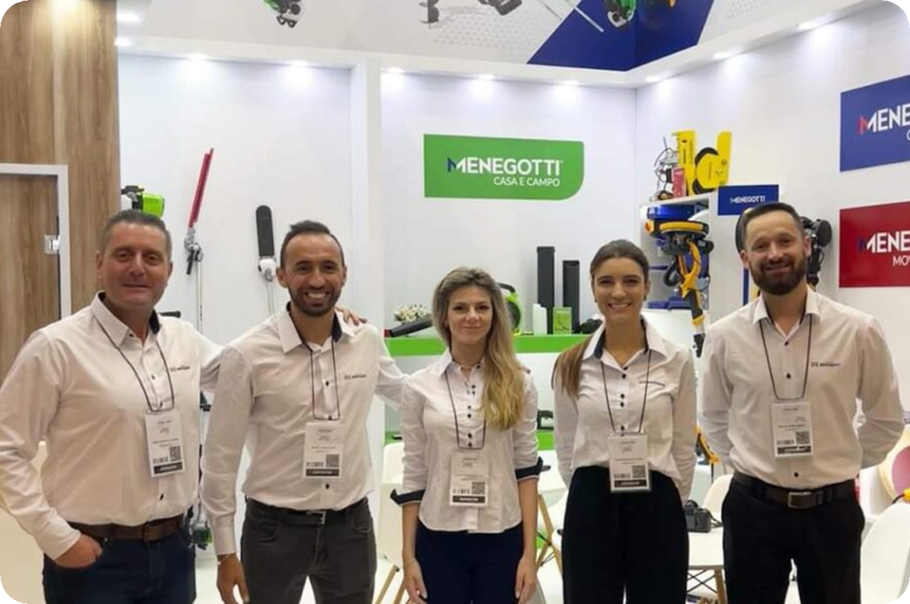 Grupo Menegotti participa da feira Feicon com exposição de suas marcas e produtos.