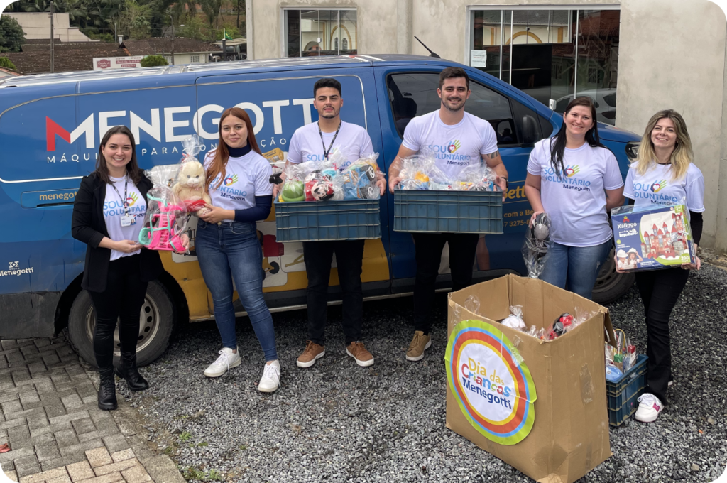 Grupo de Voluntários Menegotti arrecadam mais de 50 brinquedos para comunidade carente.